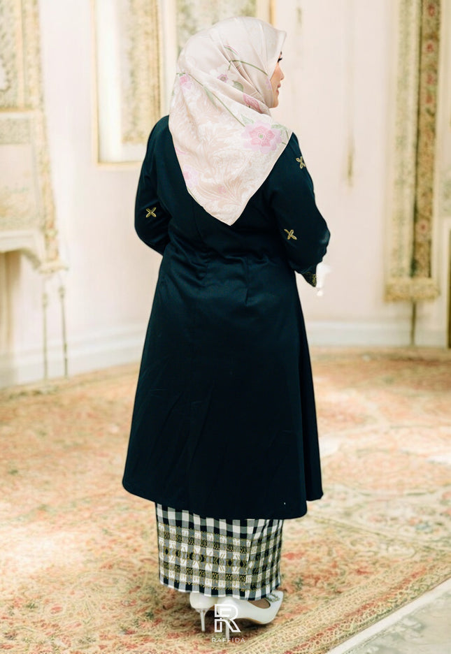 Sri Mayang In Black