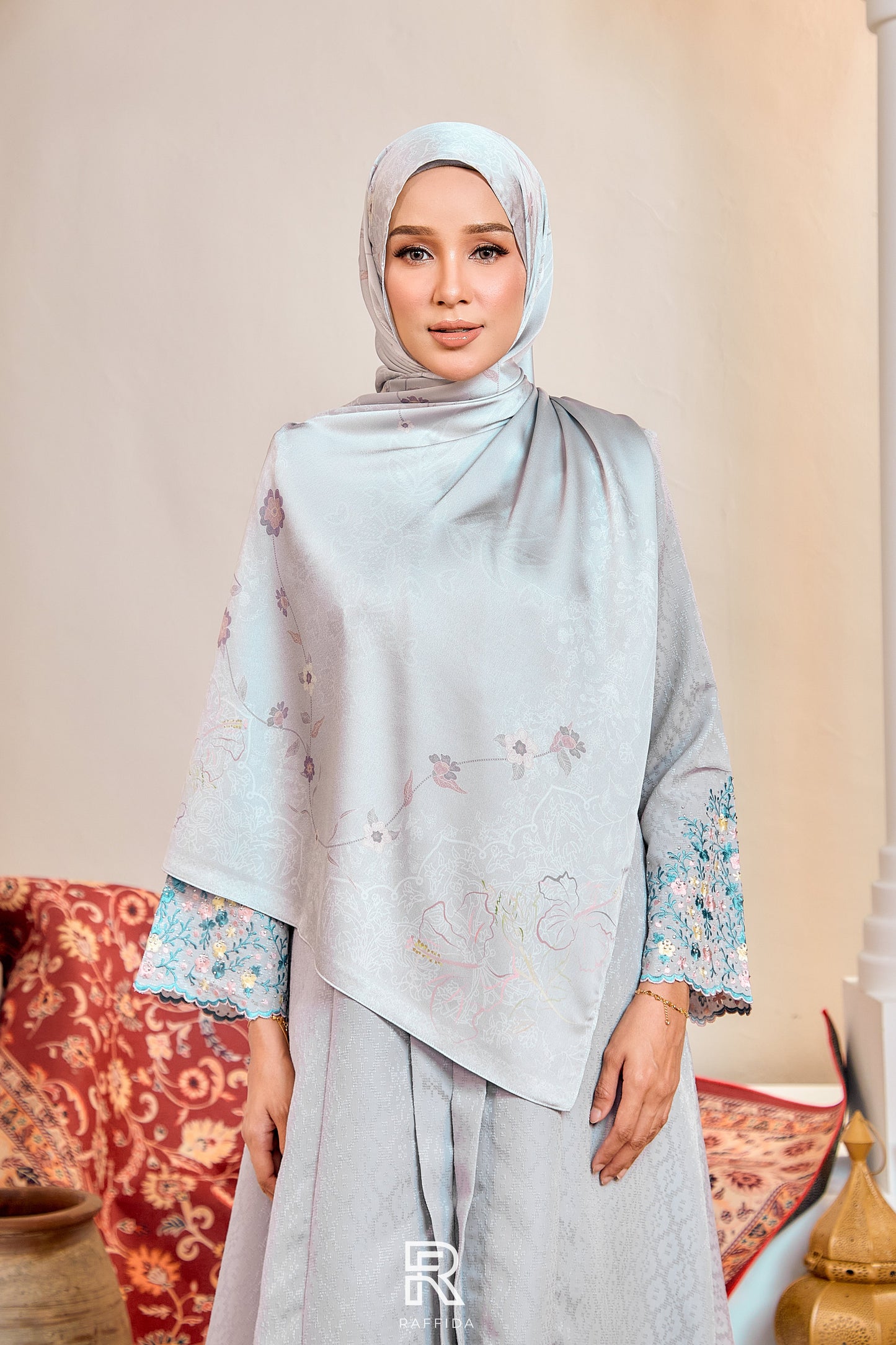 Raffida Purnama Shawl In Dusty Grey