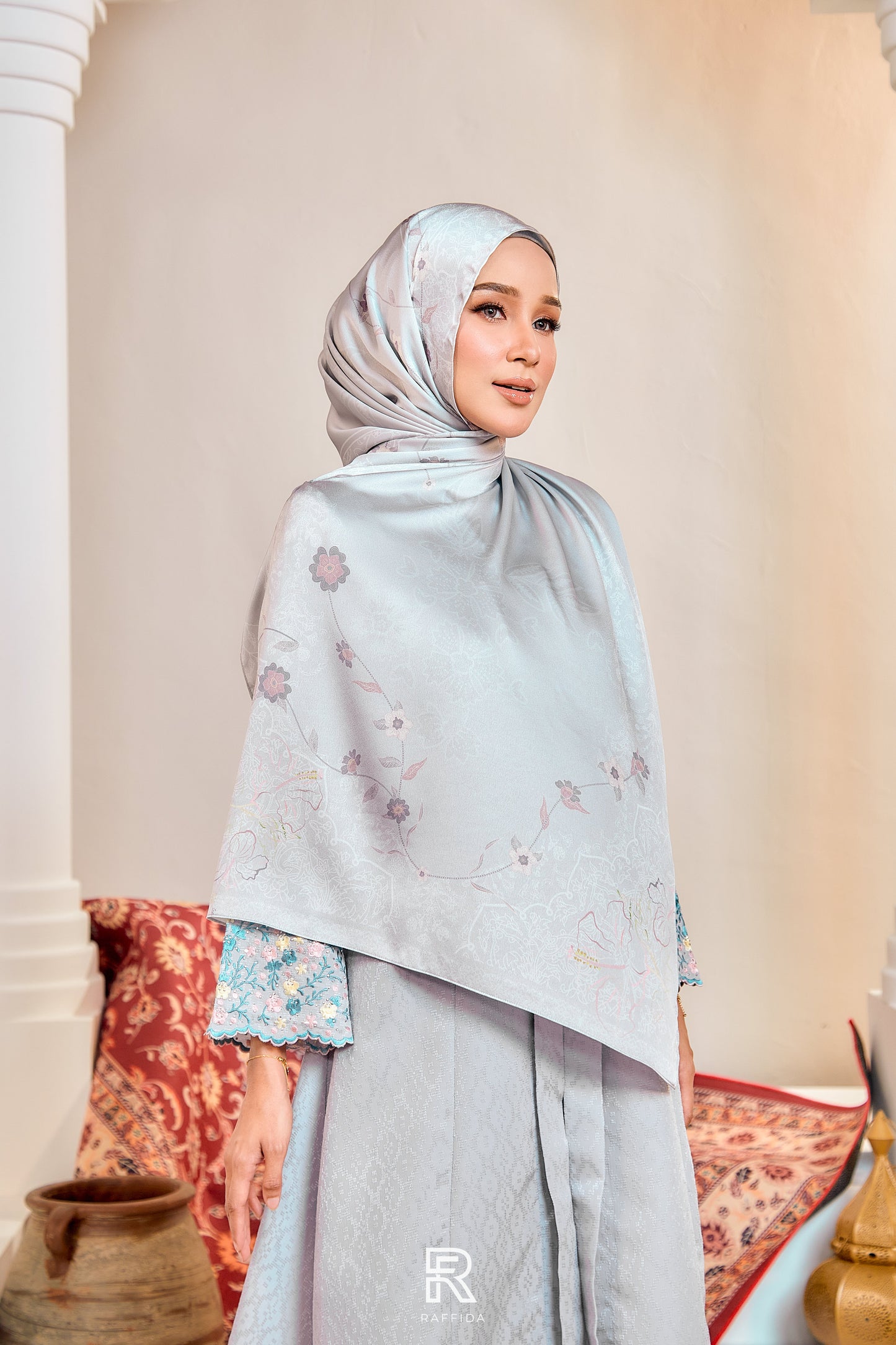 Raffida Purnama Shawl In Dusty Grey