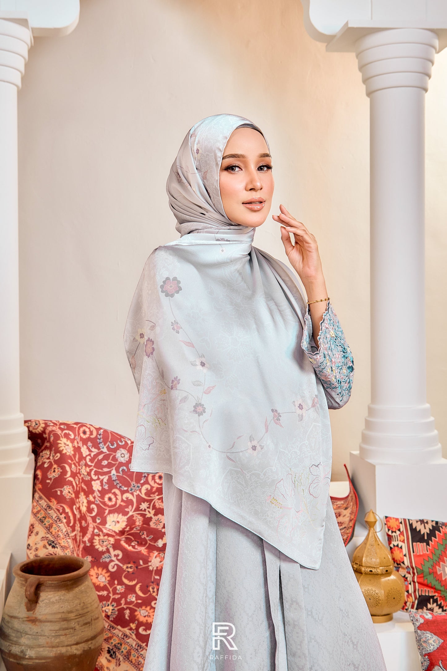 Raffida Purnama Shawl In Dusty Grey