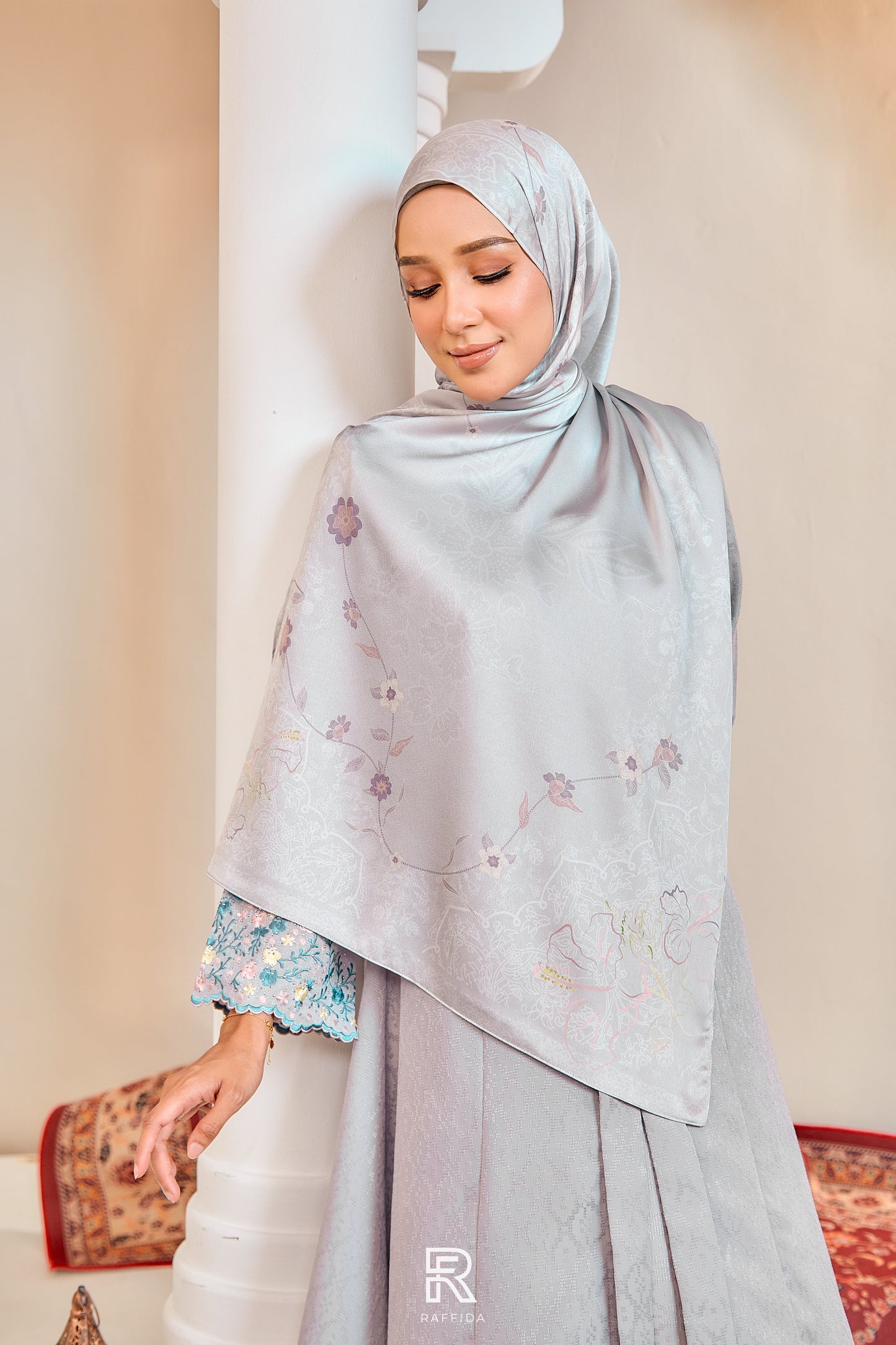 Raffida Purnama Shawl In Dusty Grey