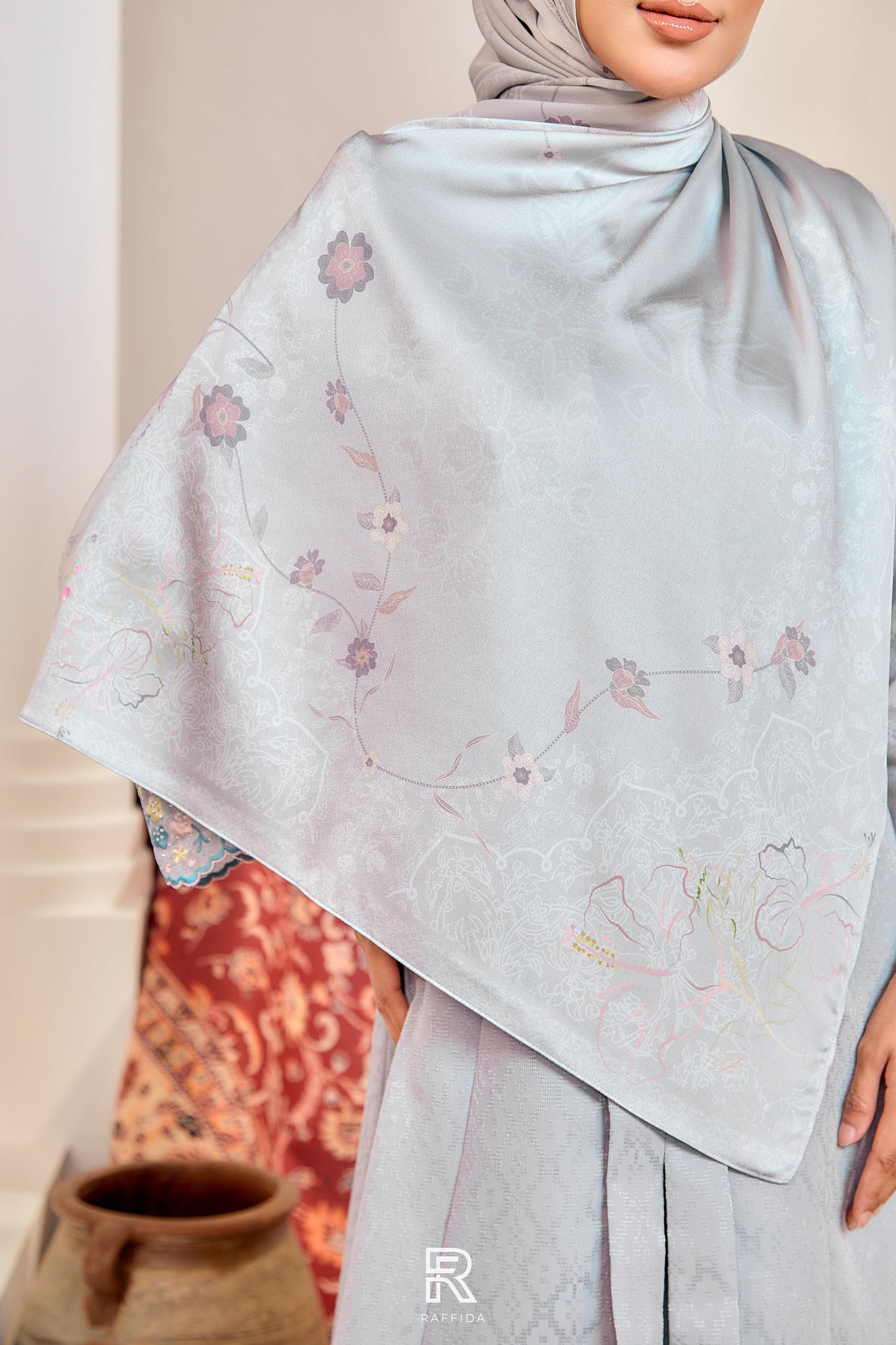 Raffida Purnama Shawl In Dusty Grey