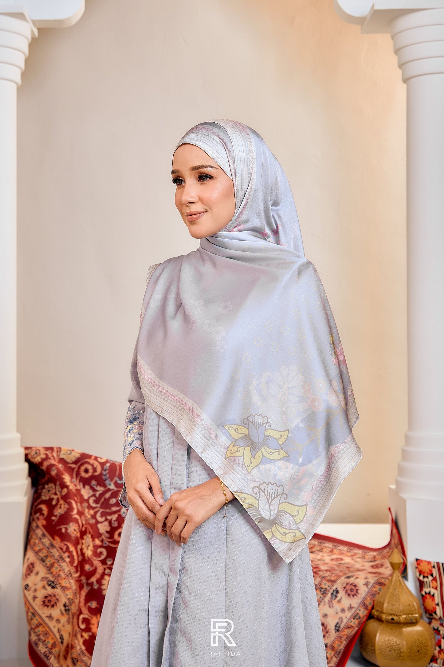 Raffida Melati Shawl In Grey