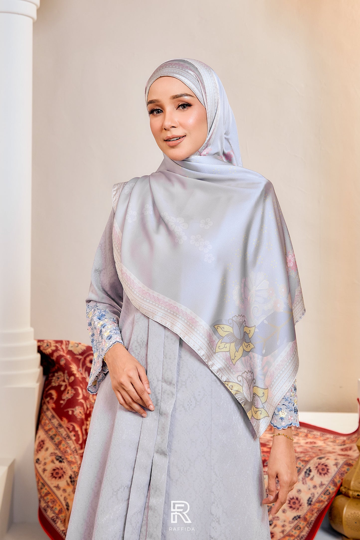 Raffida Melati Shawl In Grey