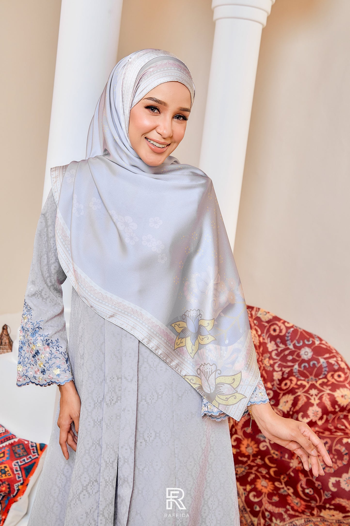 Raffida Melati Shawl In Grey