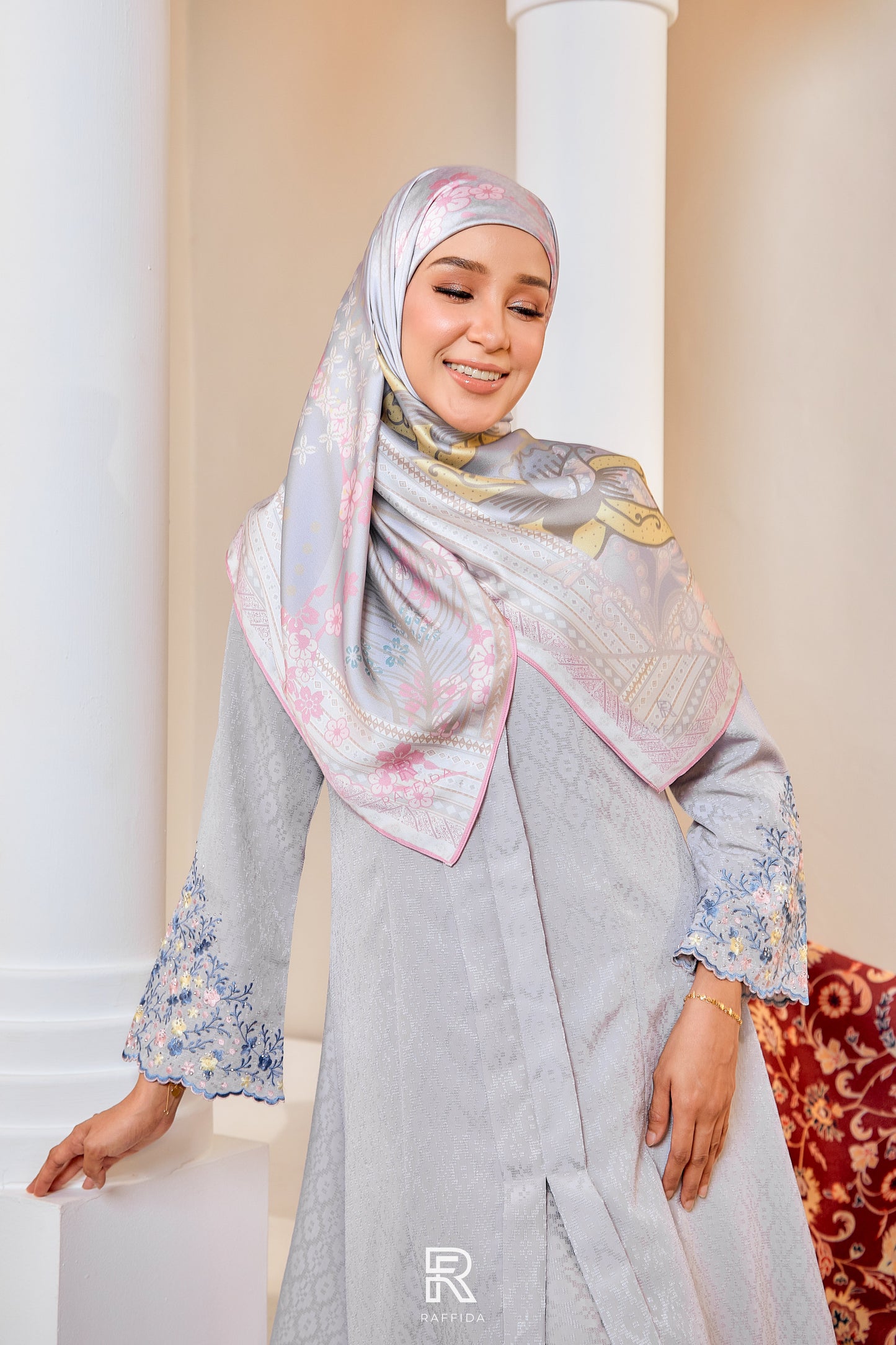 Raffida Melati In Grey