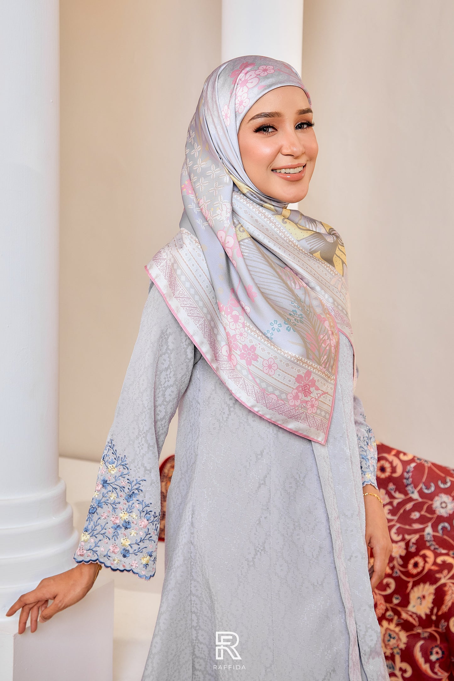 Raffida Melati In Grey