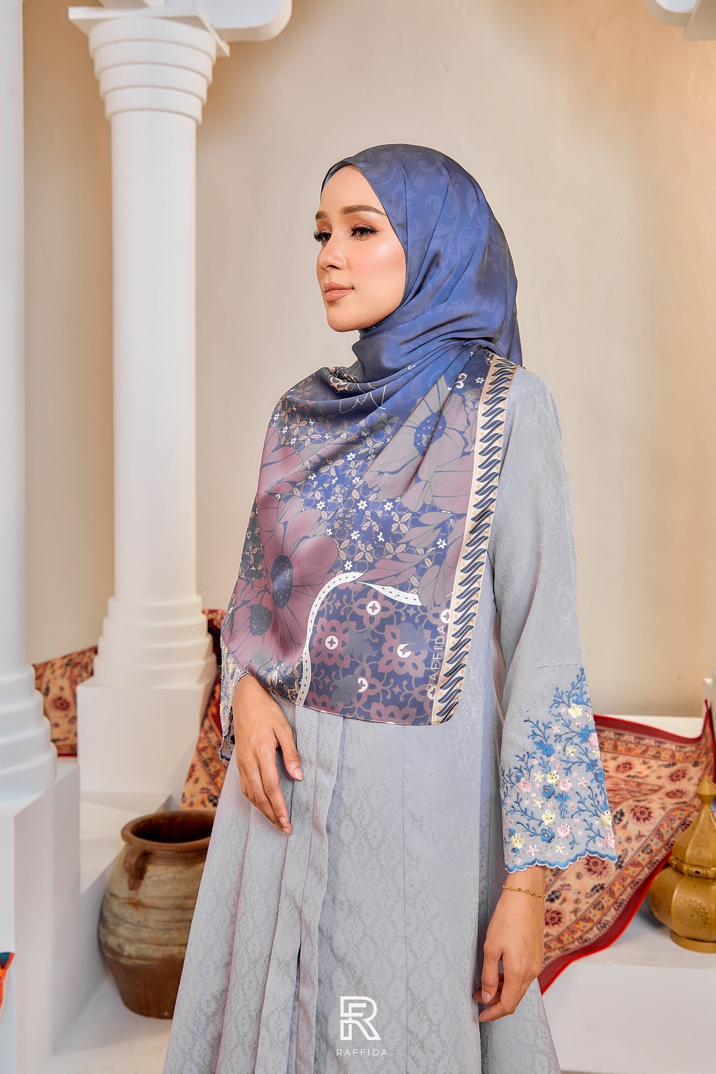 Raffida Dahlia Shawl In Dusty Blue