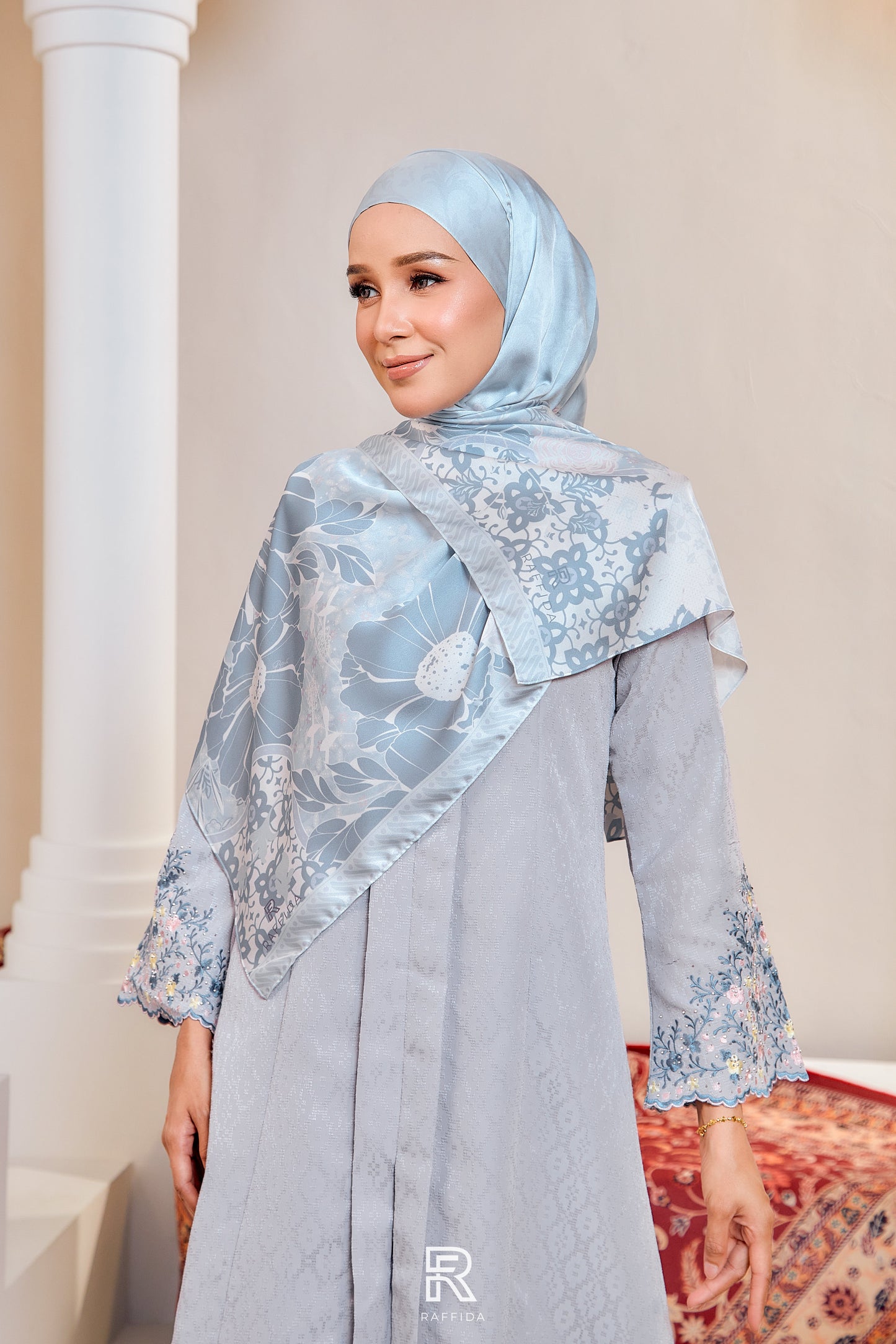 Raffida Dahlia Shawl In Blue