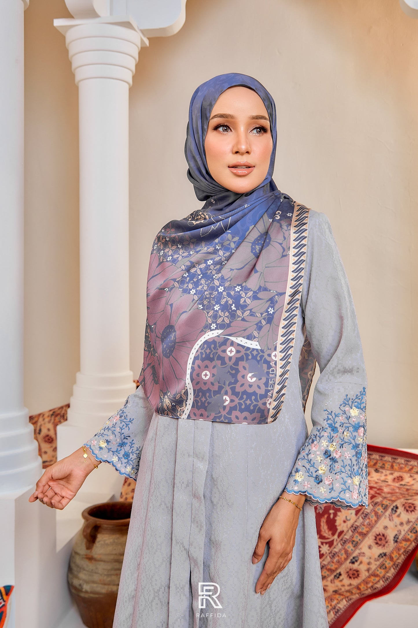 Raffida Dahlia Shawl In Dusty Blue