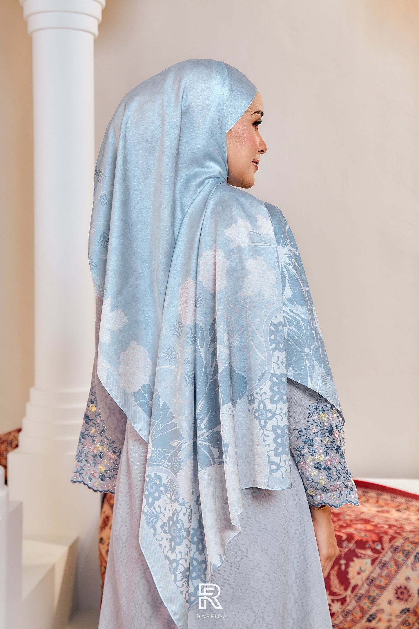 Raffida Dahlia Shawl In Blue