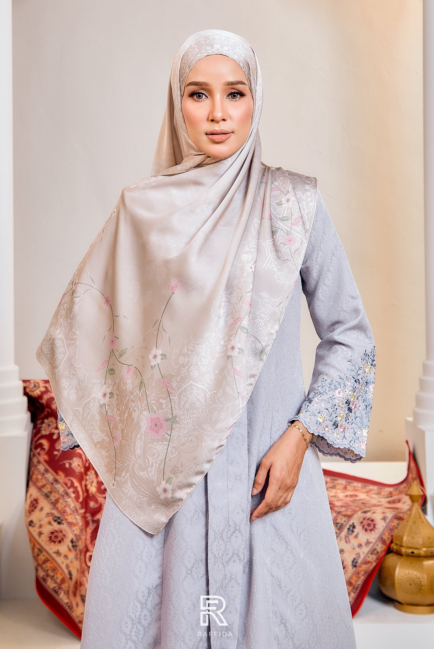 Raffida Purnama Shawl In Light Brown