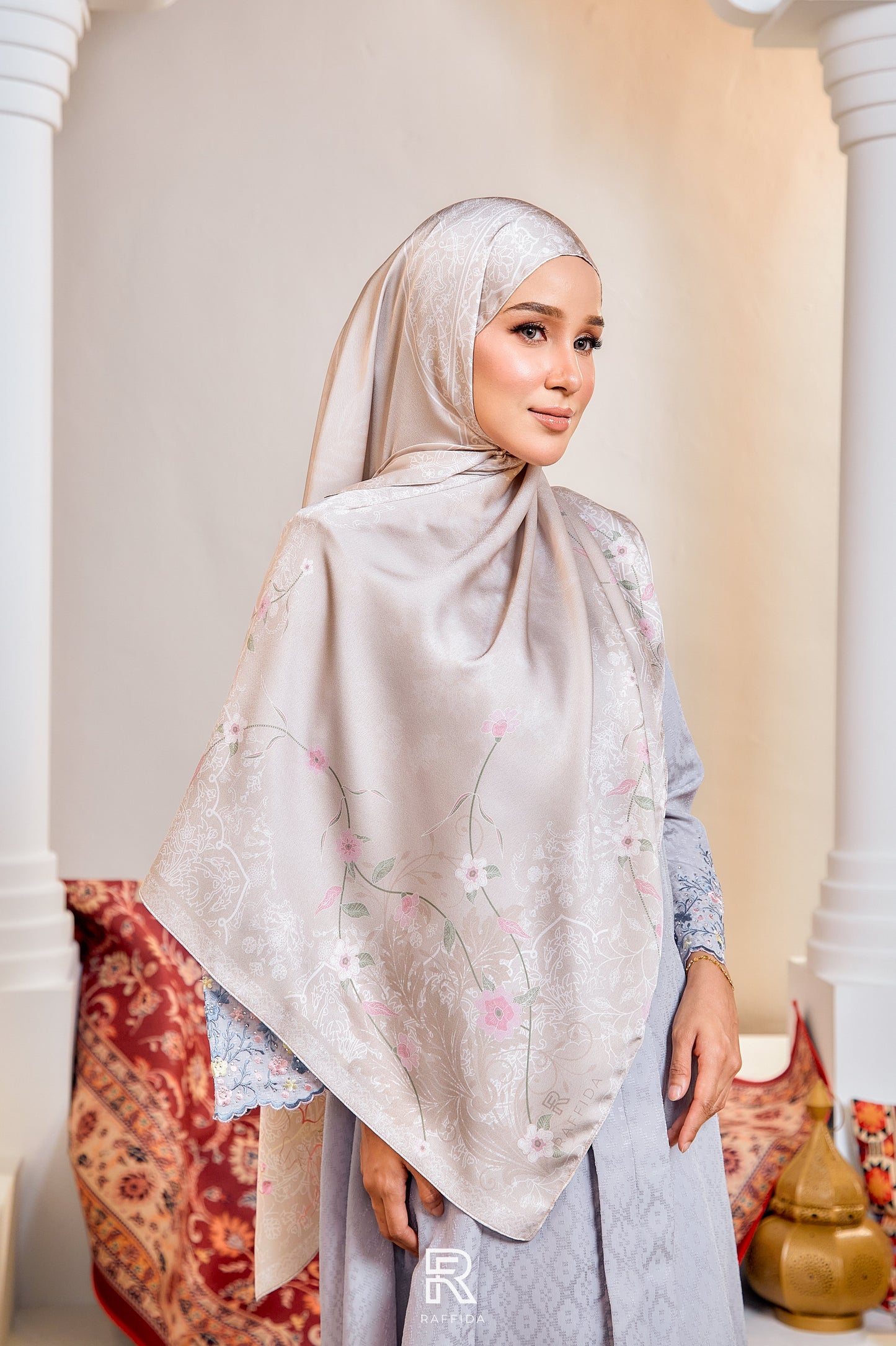 Raffida Purnama Shawl In Light Brown