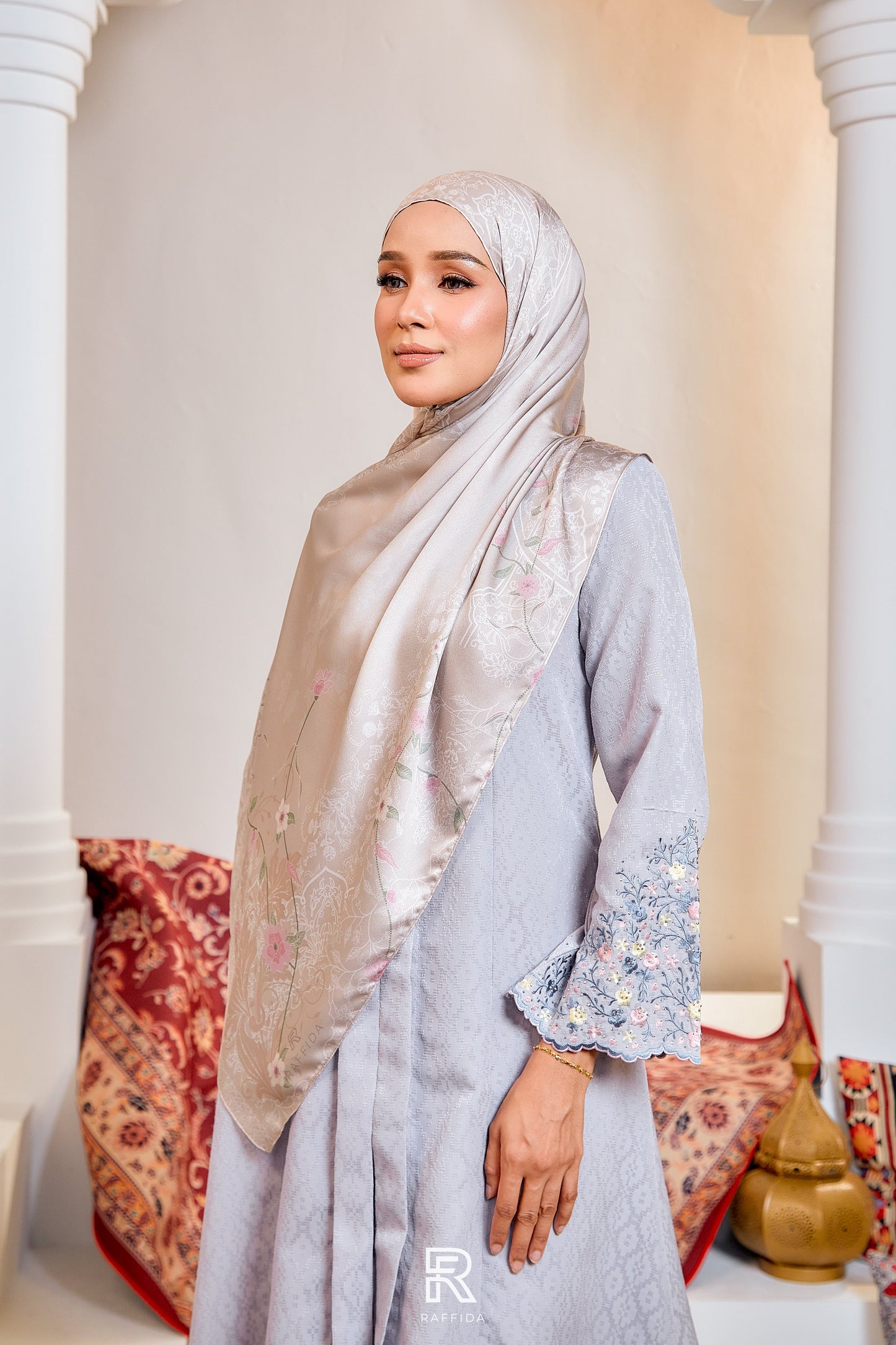 Raffida Purnama Shawl In Light Brown
