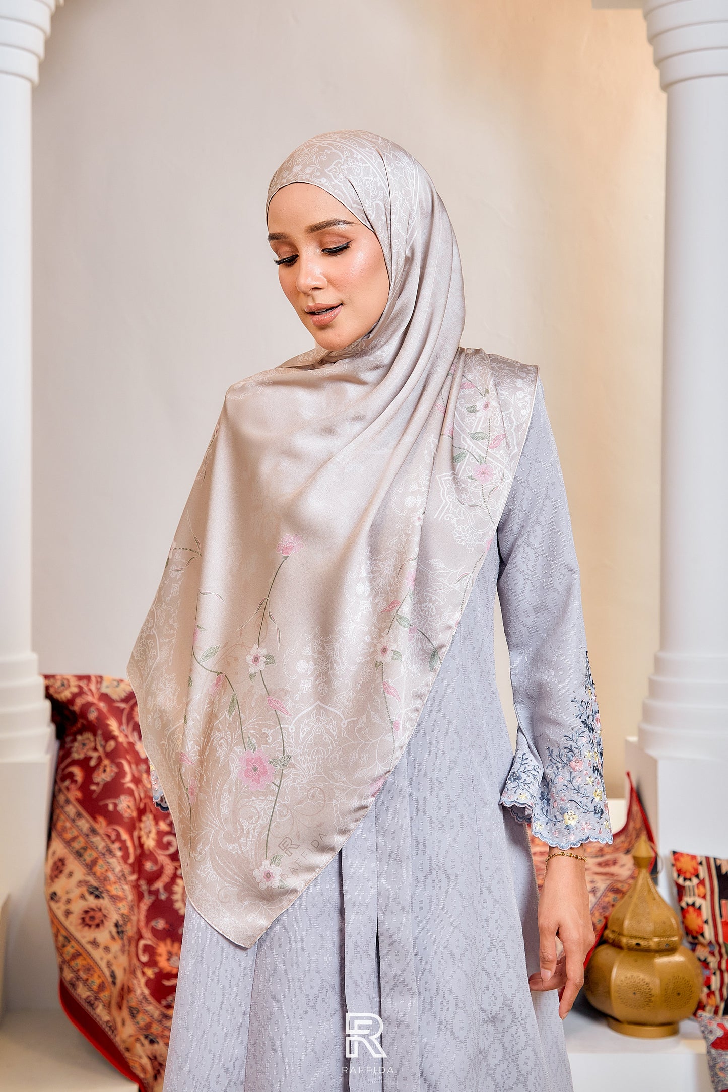 Raffida Purnama Shawl In Light Brown