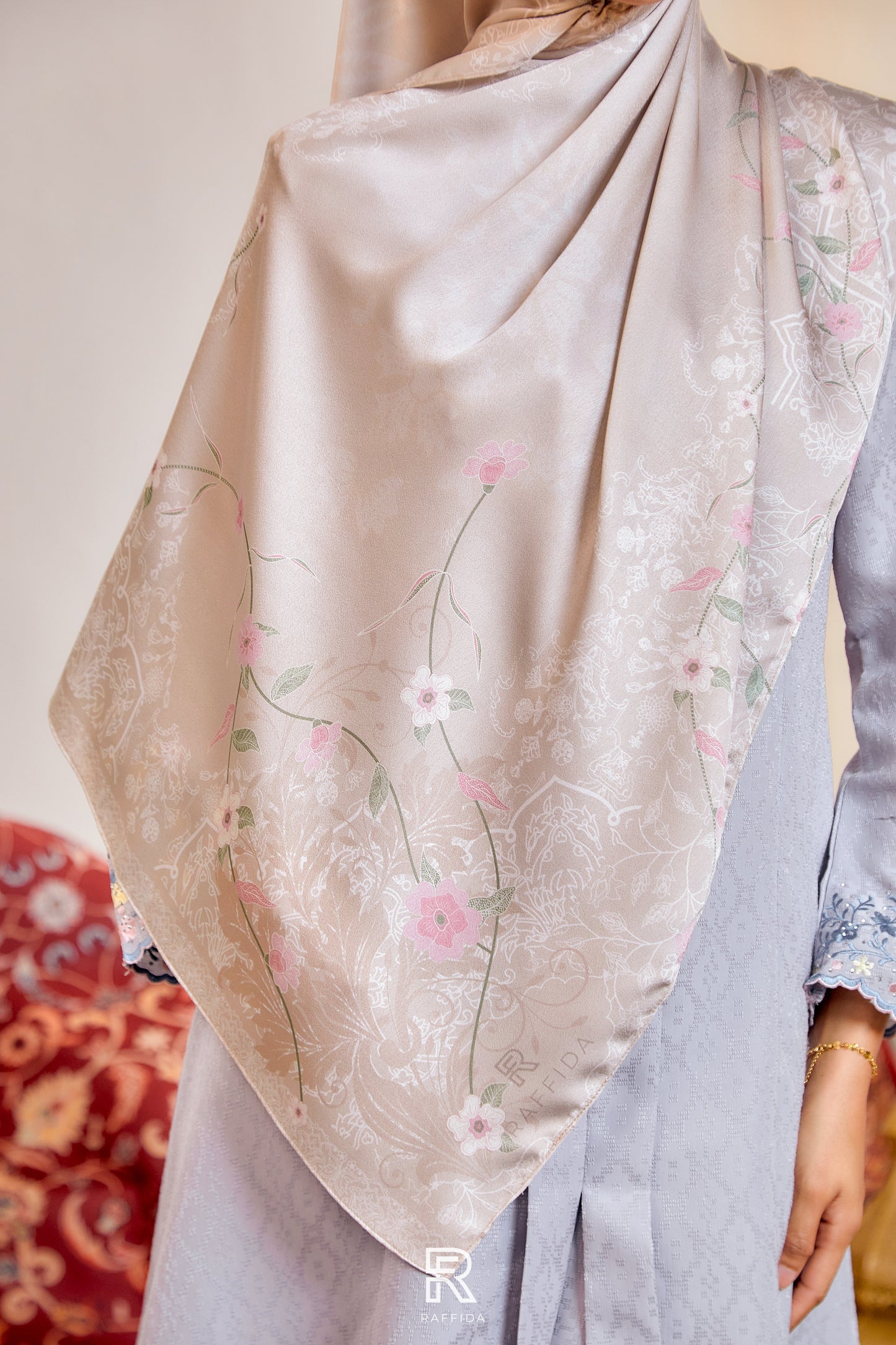 Raffida Purnama Shawl In Light Brown