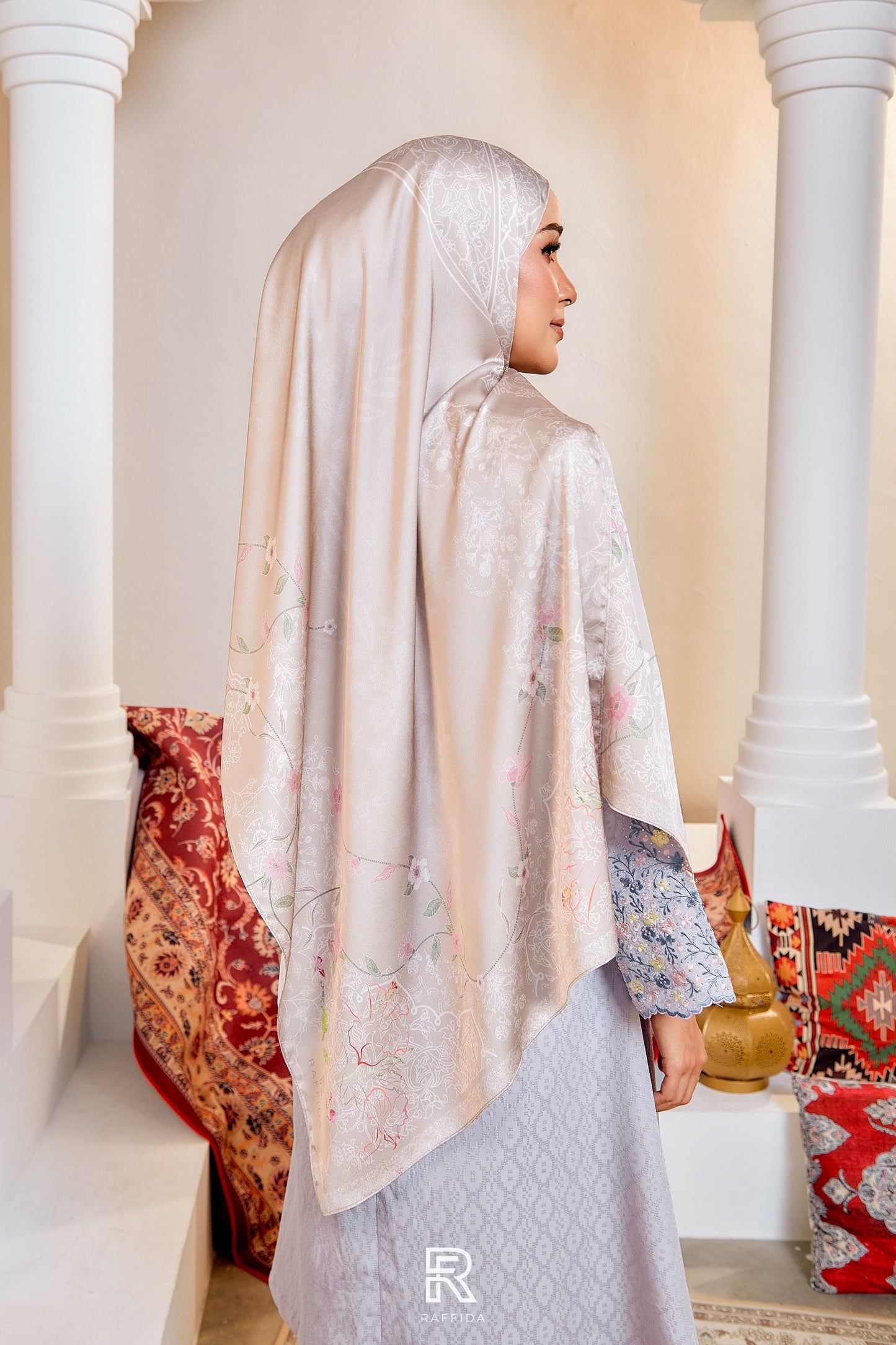 Raffida Purnama Shawl In Light Brown