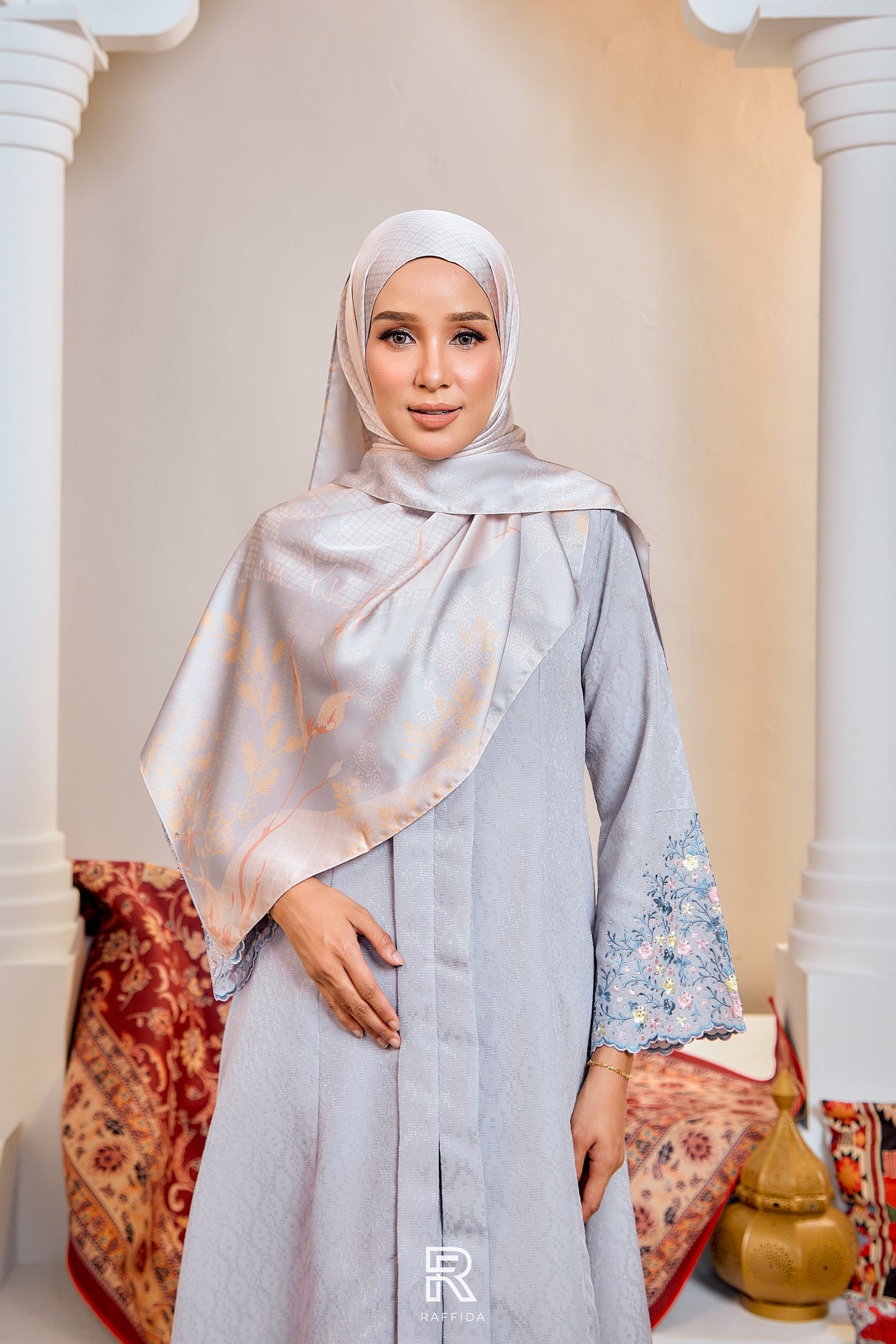 Raffida Cenderawasih Shawl In Peach Grey
