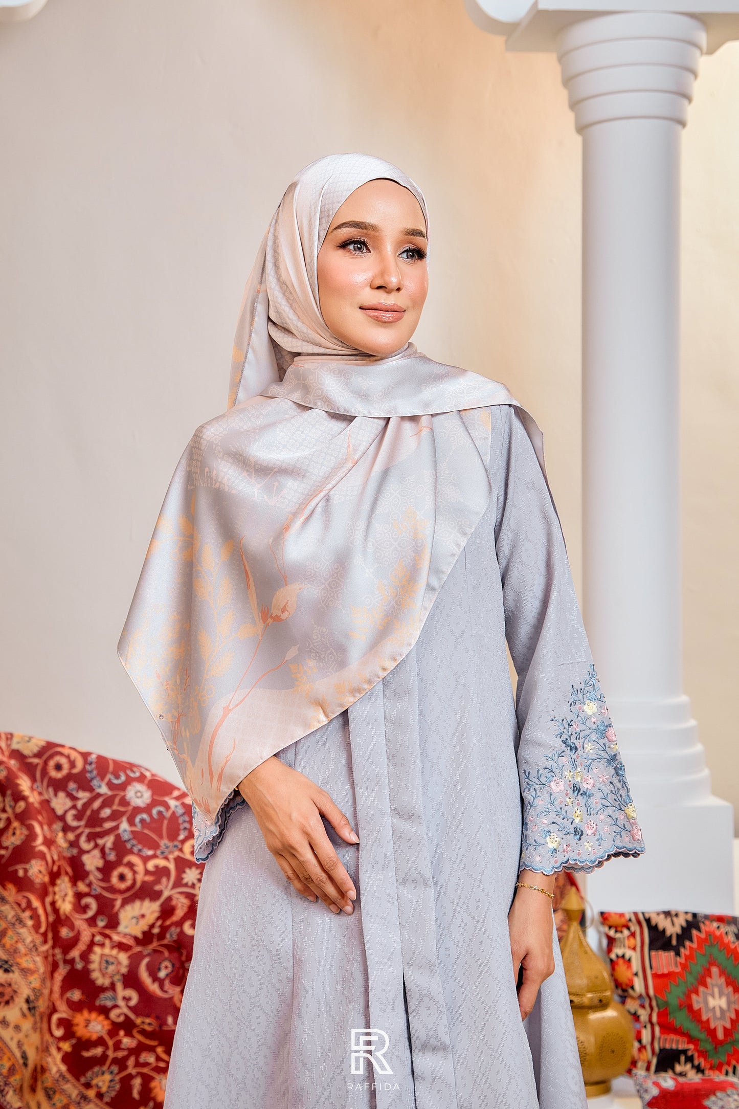 Raffida Cenderawasih Shawl In Peach Grey