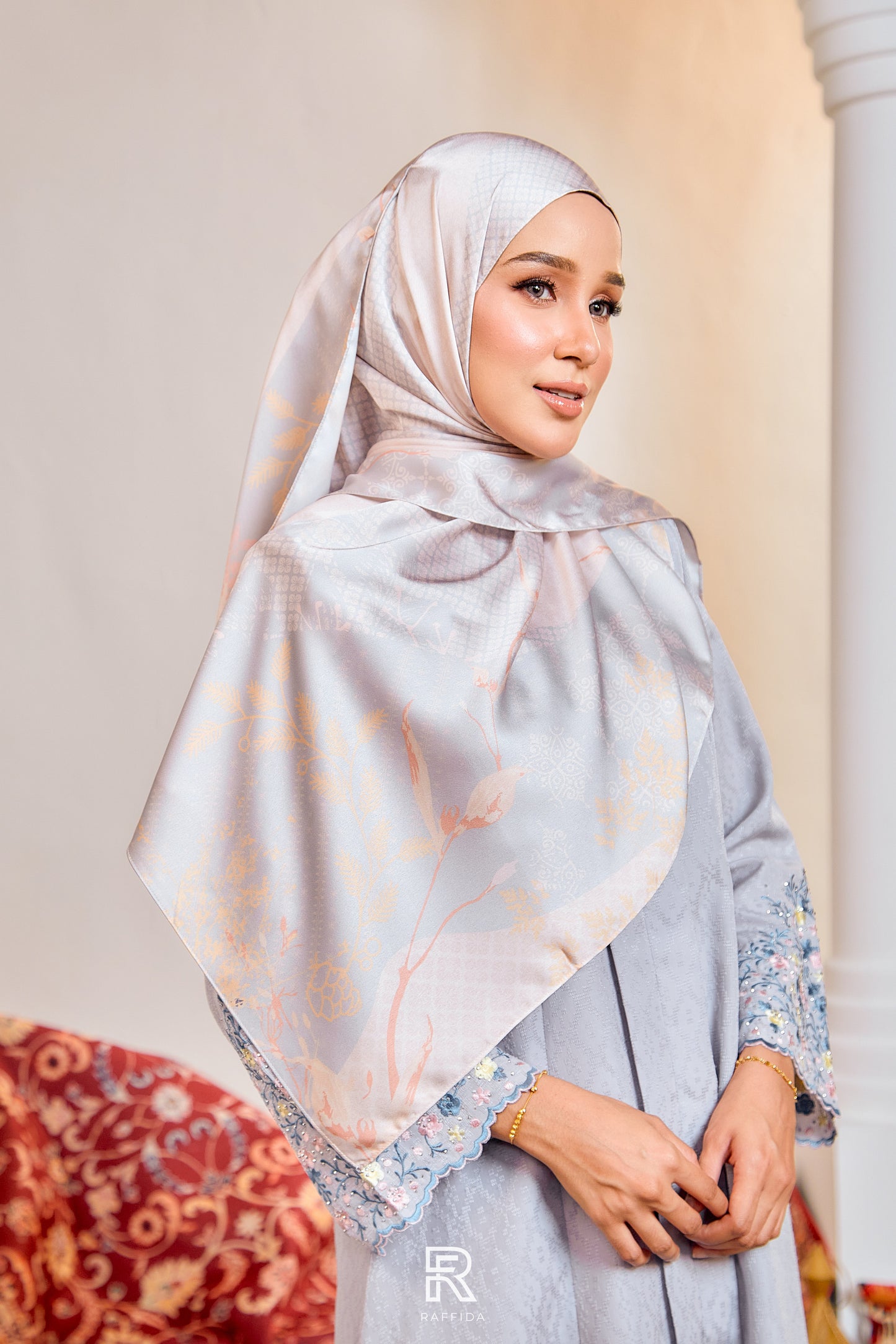 Raffida Cenderawasih Shawl In Peach Grey