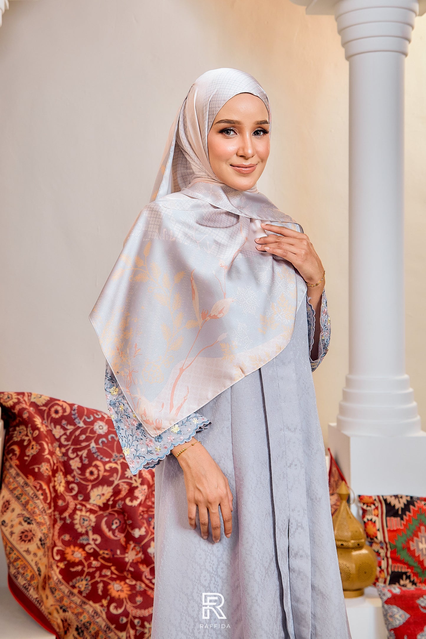 Raffida Cenderawasih Shawl In Peach Grey