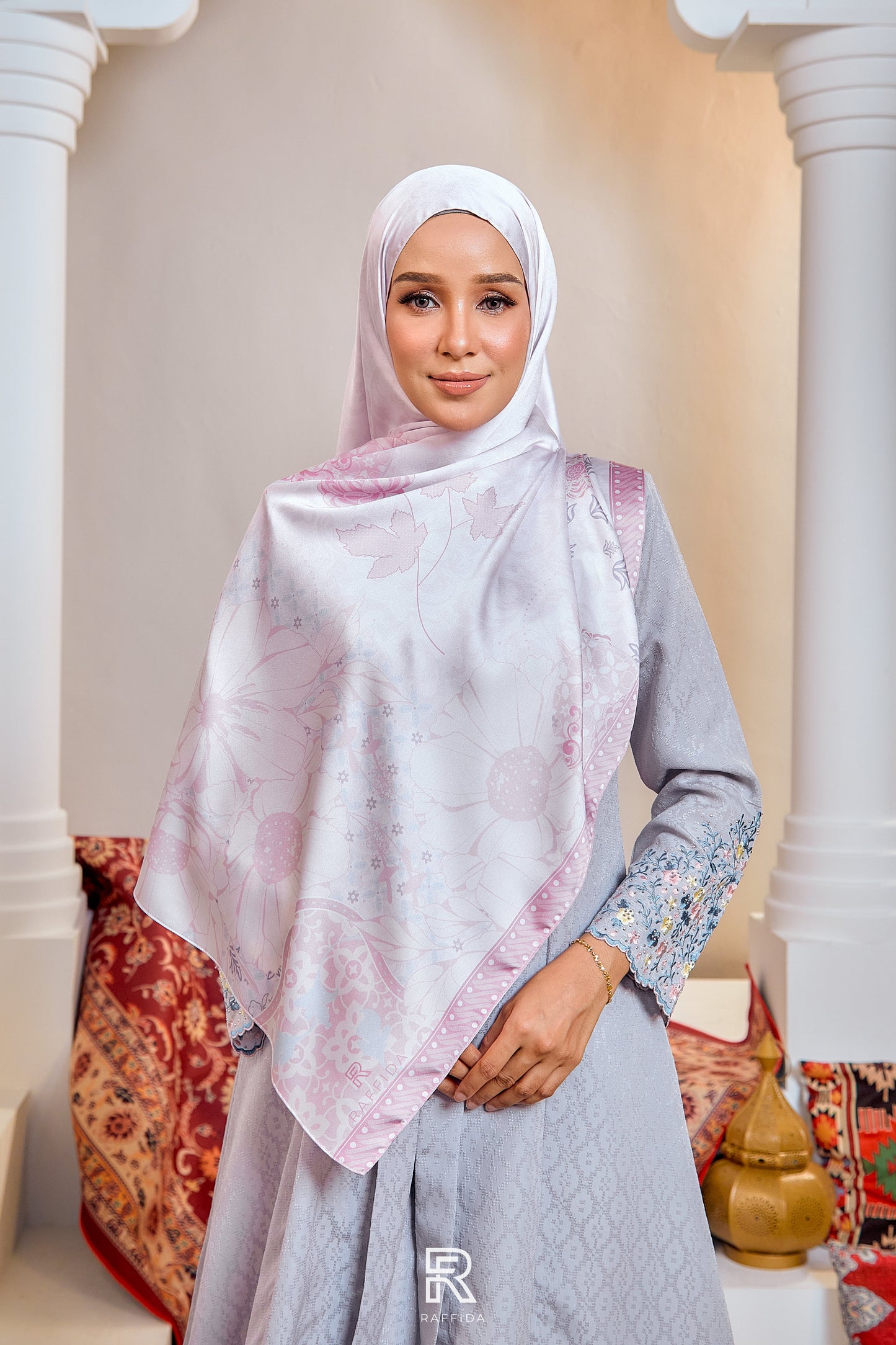 Raffida Dahlia Shawl In Dusty Pink