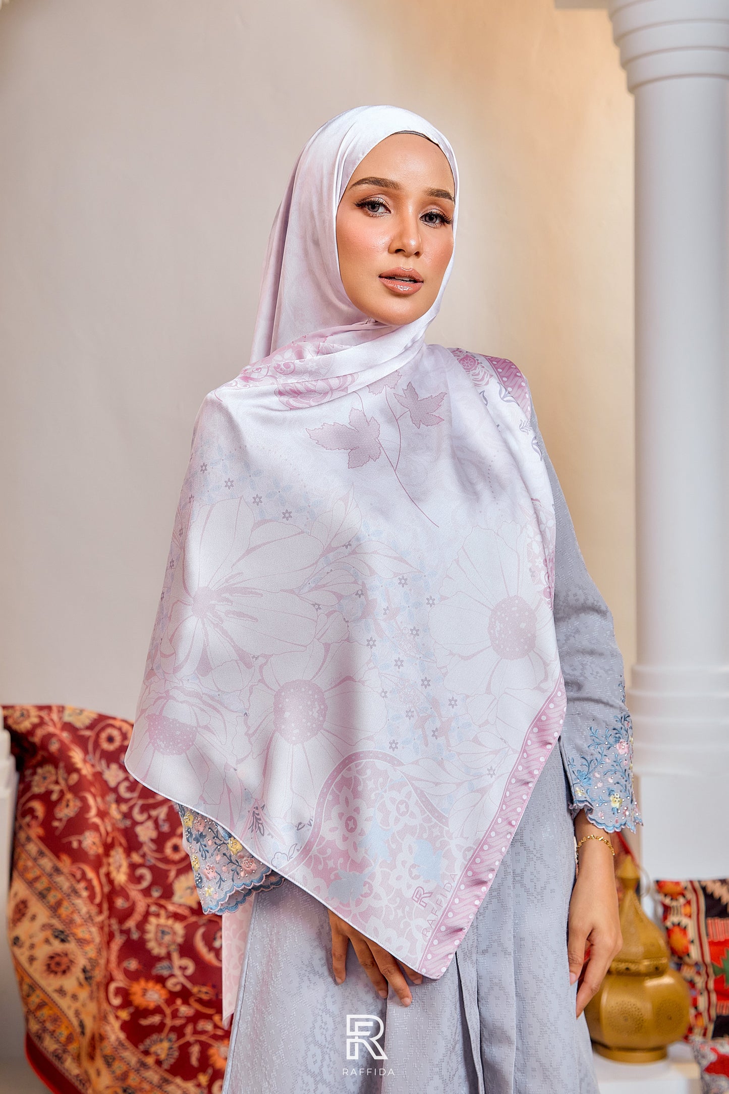 Raffida Dahlia Shawl In Dusty Pink