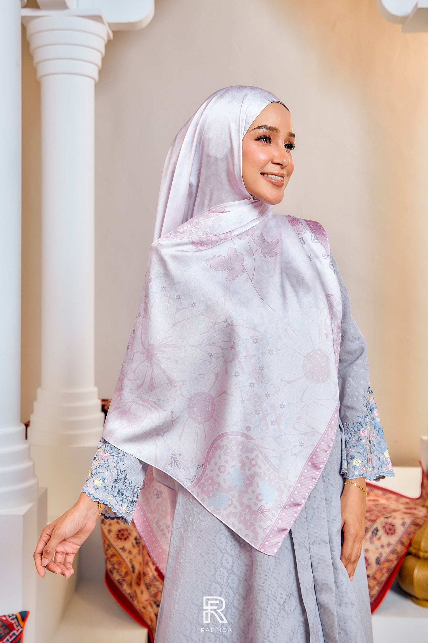 Raffida Dahlia Shawl In Dusty Pink