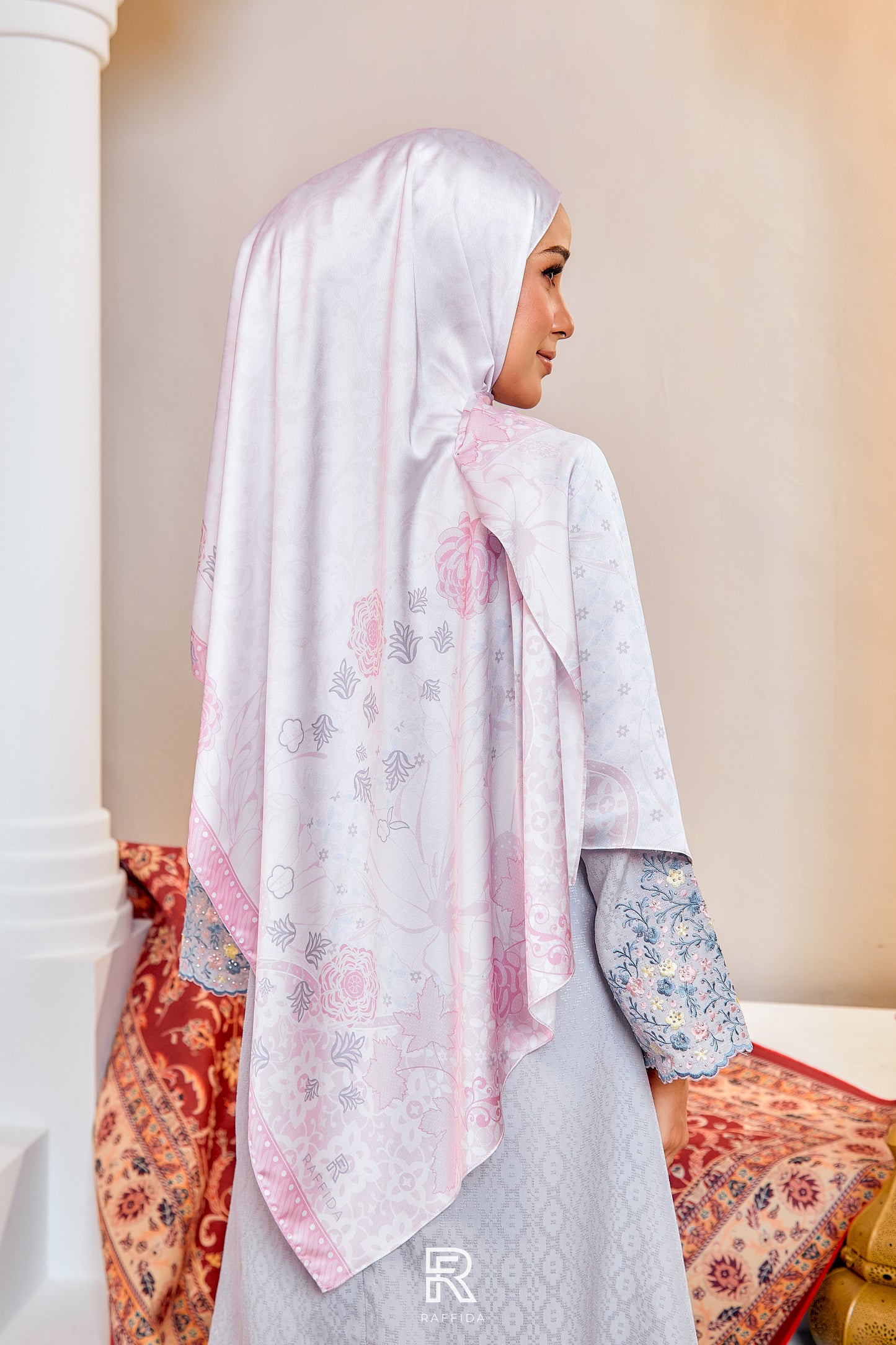 Raffida Dahlia Shawl In Dusty Pink