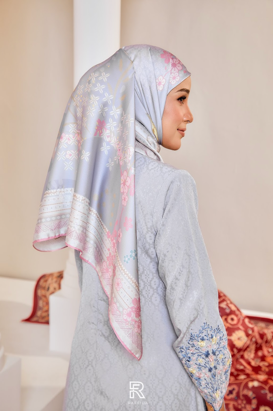 Raffida Melati In Grey