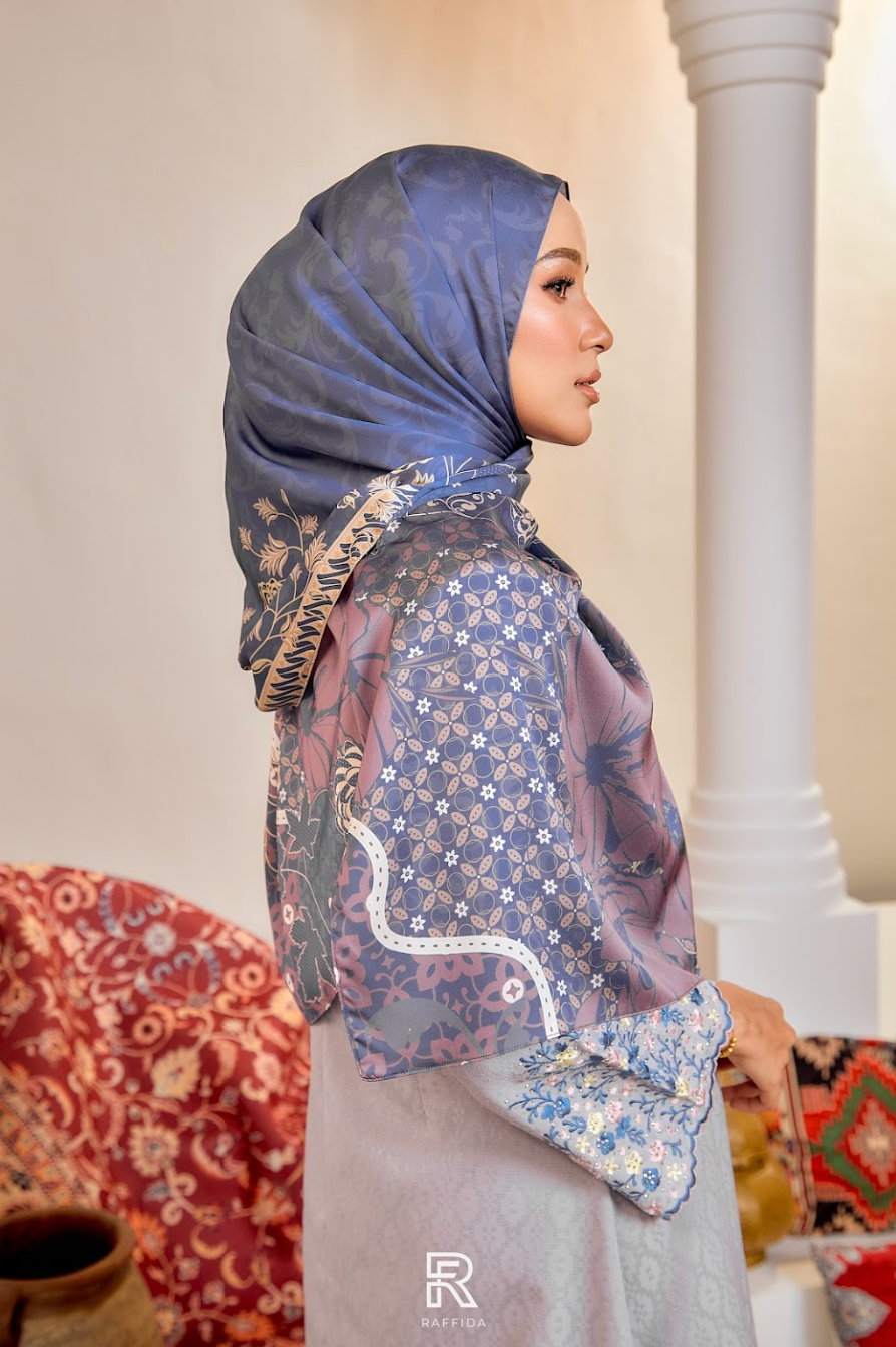 Raffida Dahlia Shawl In Dusty Blue