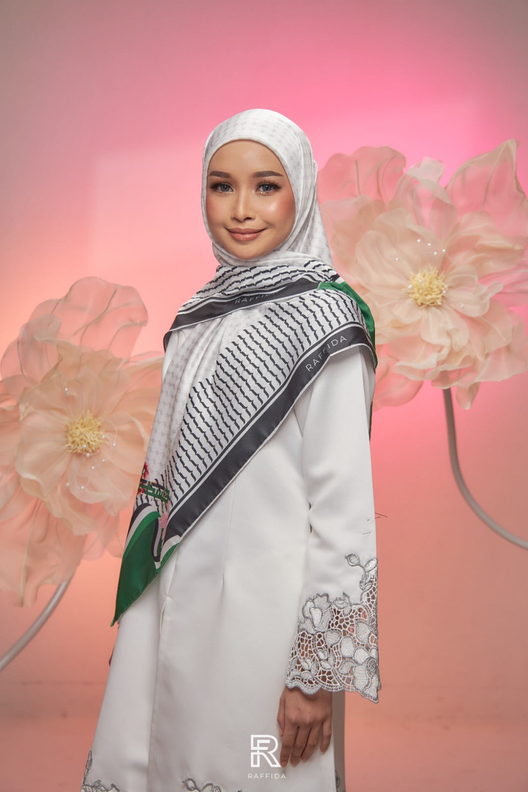 Raffida Aila In White Floral